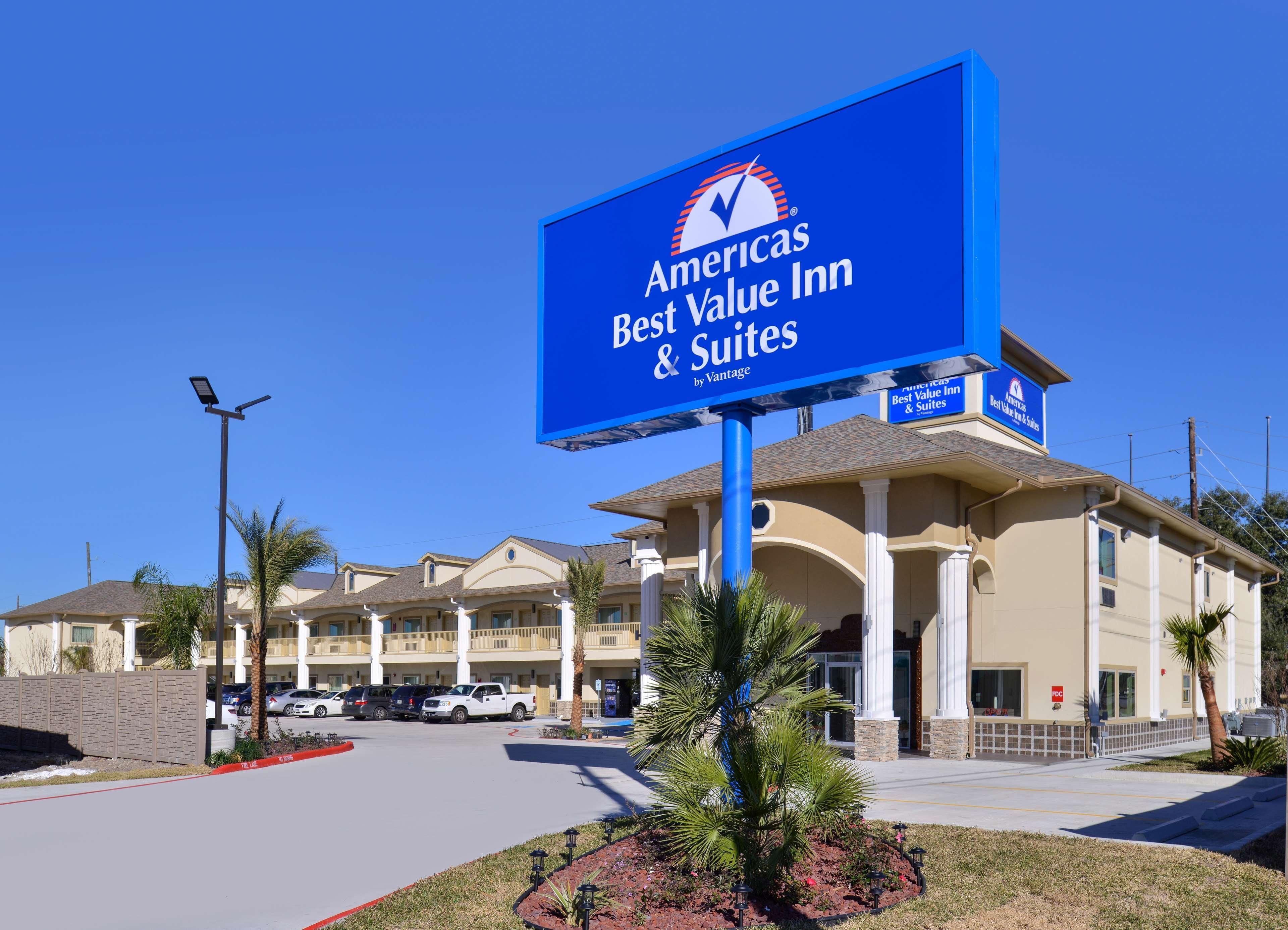 Americas Best Value Inn & Suites - Houston/Hwy 6 & Westpark Mission Bend Esterno foto
