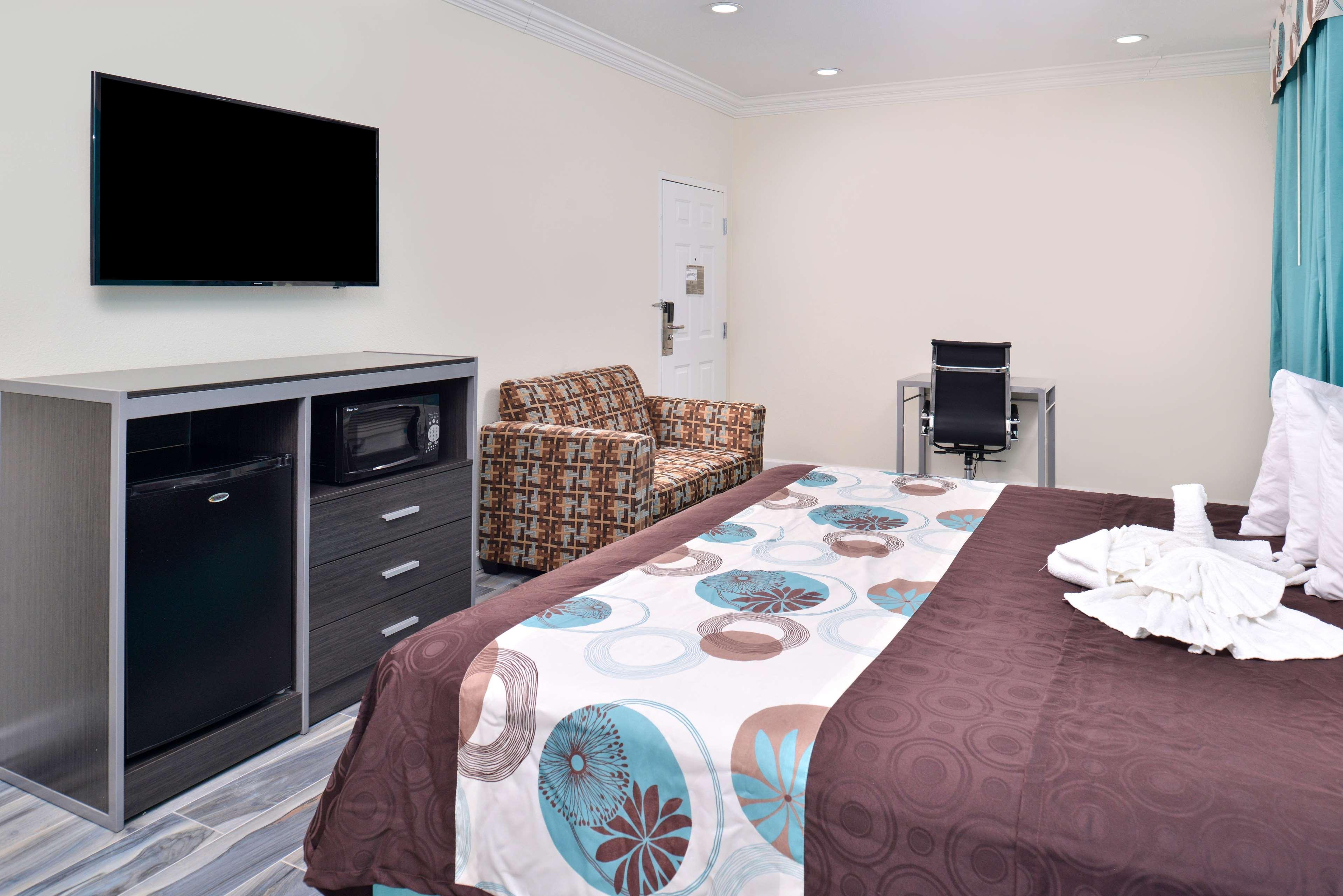 Americas Best Value Inn & Suites - Houston/Hwy 6 & Westpark Mission Bend Esterno foto