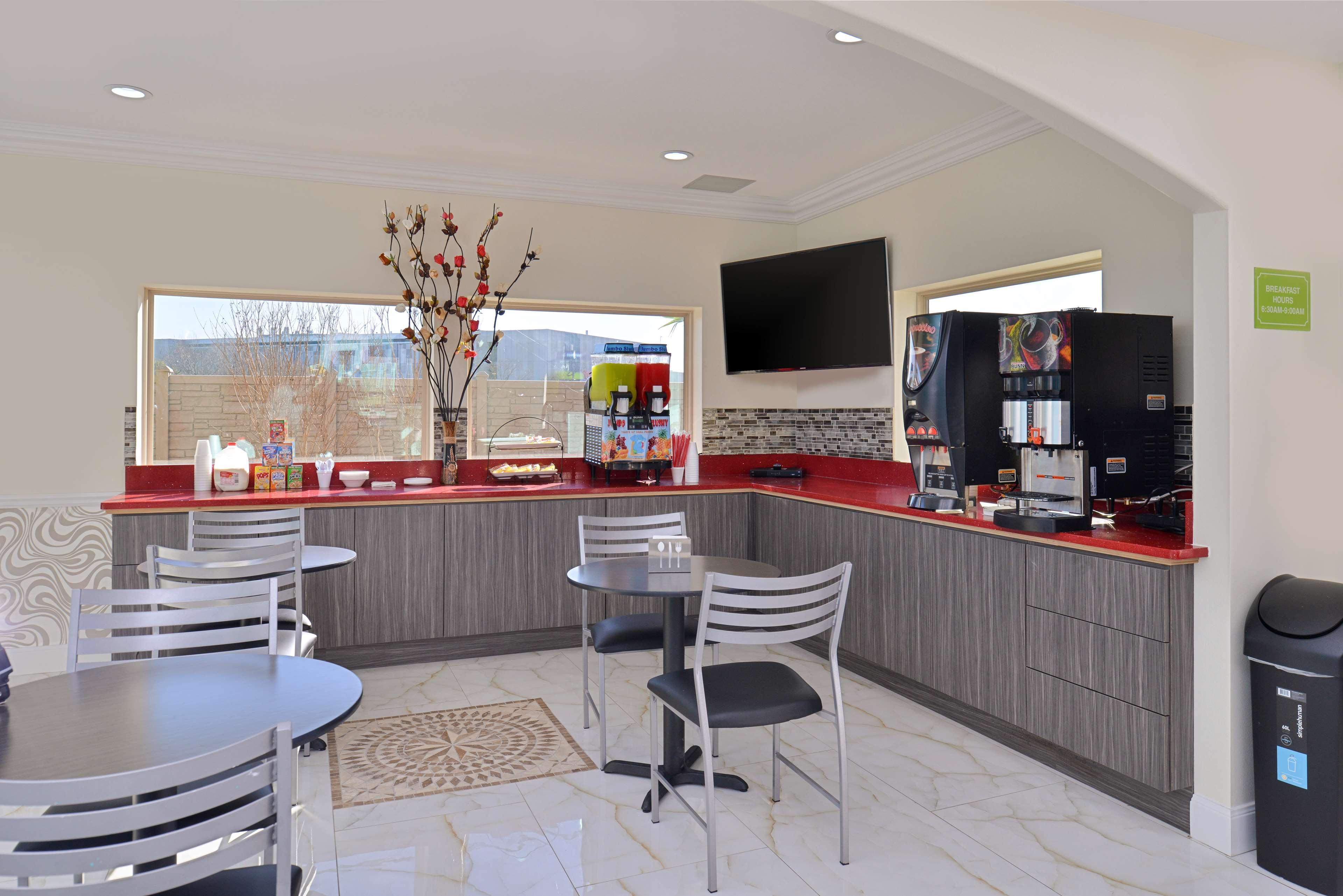 Americas Best Value Inn & Suites - Houston/Hwy 6 & Westpark Mission Bend Esterno foto